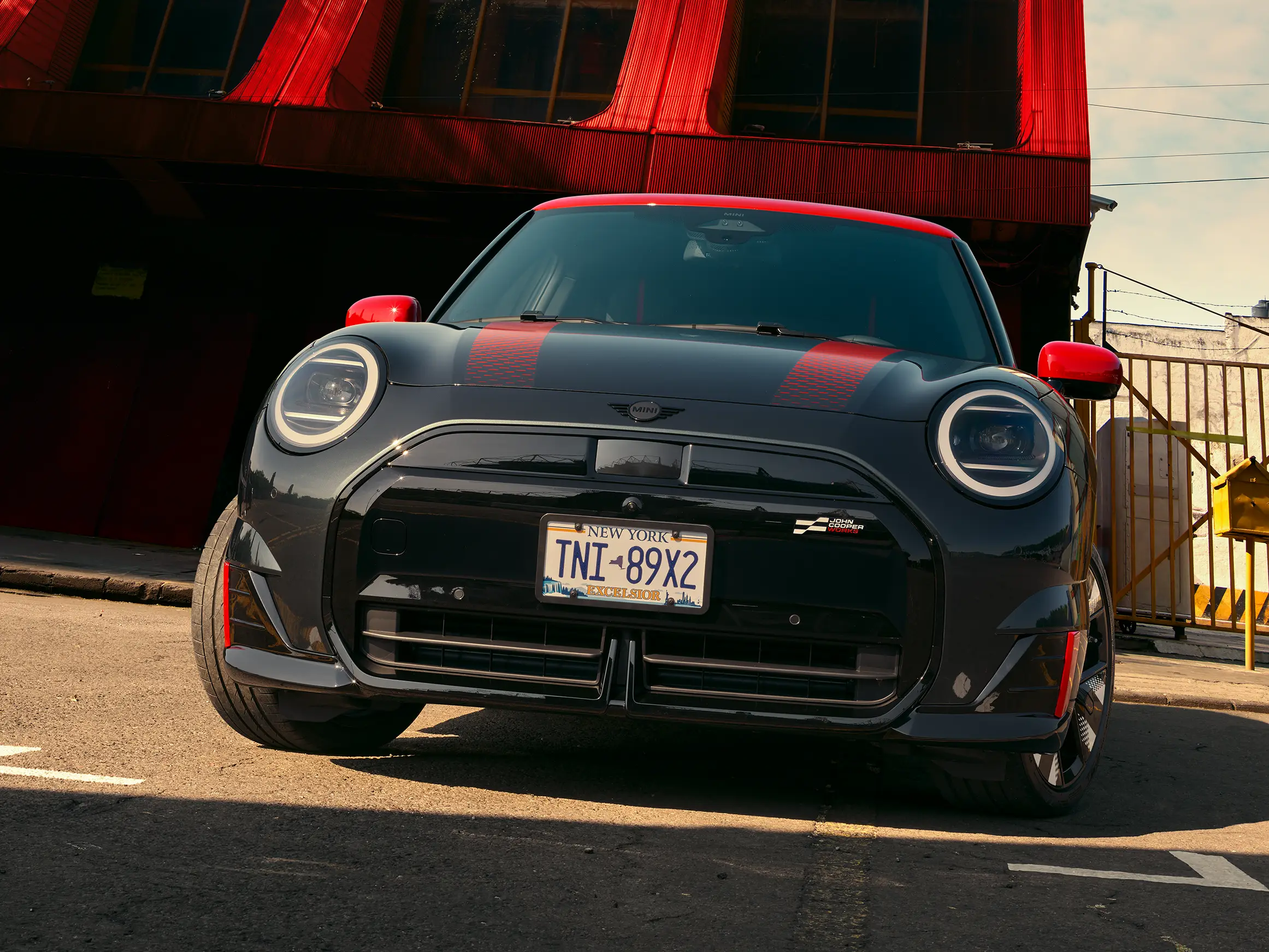 MINI John Cooper Works - J01 JCW πλαϊνή λήψη